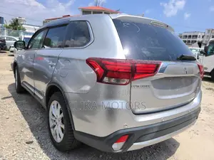 Mitsubishi Outlander 2018 Silver