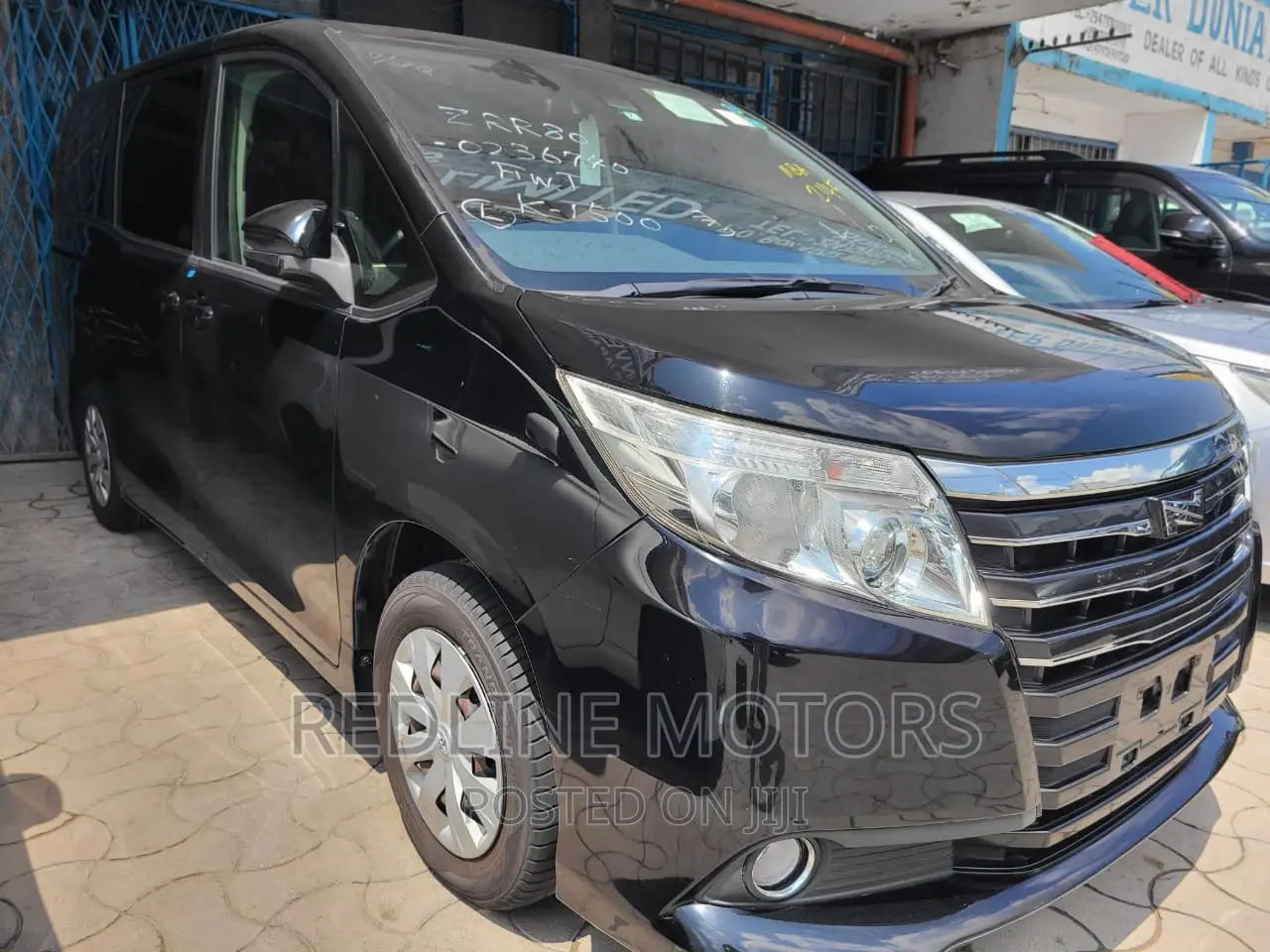 Toyota Noah 2.0 AWD (7 Seater) 2016 Black