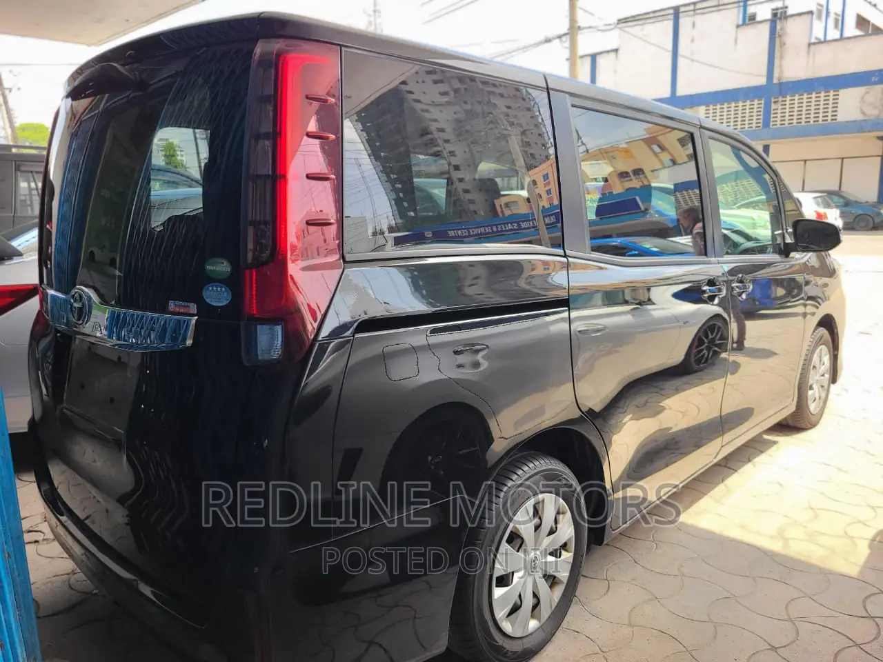 Toyota Noah 2.0 AWD (7 Seater) 2016 Black
