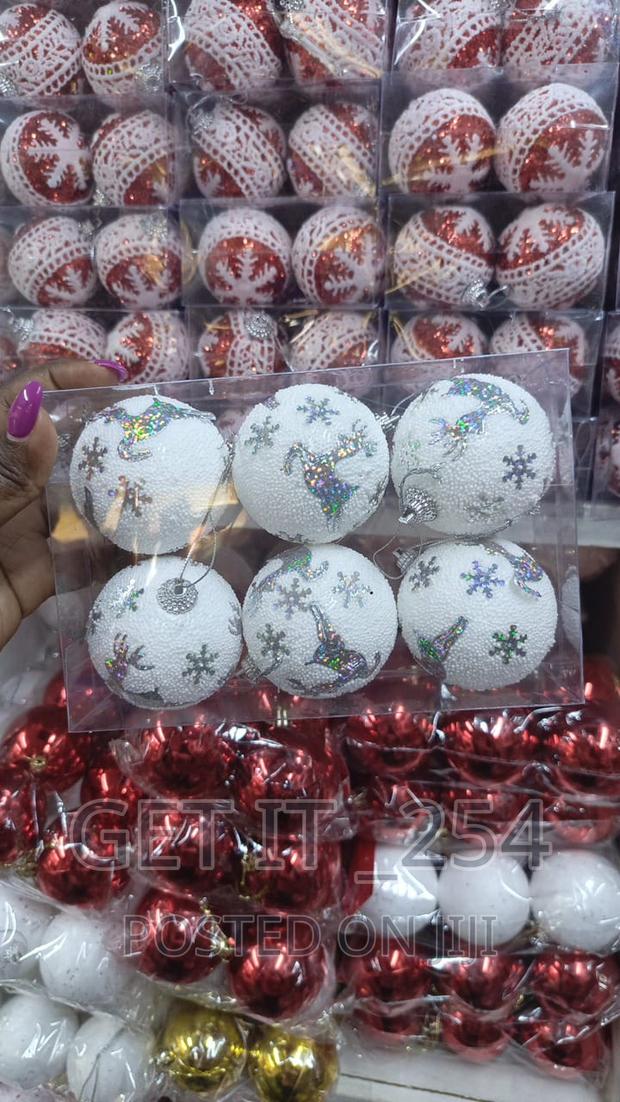 White Christmas Balls 6pcs