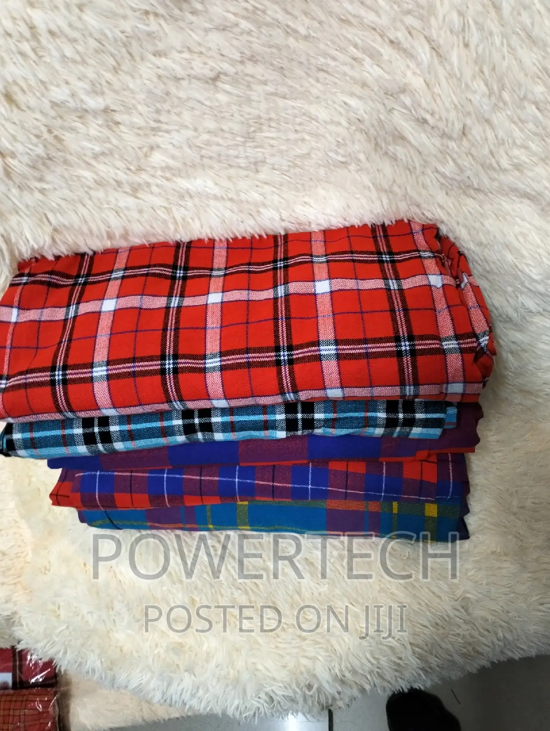 .Kenyan Maasai Shuka
^^
