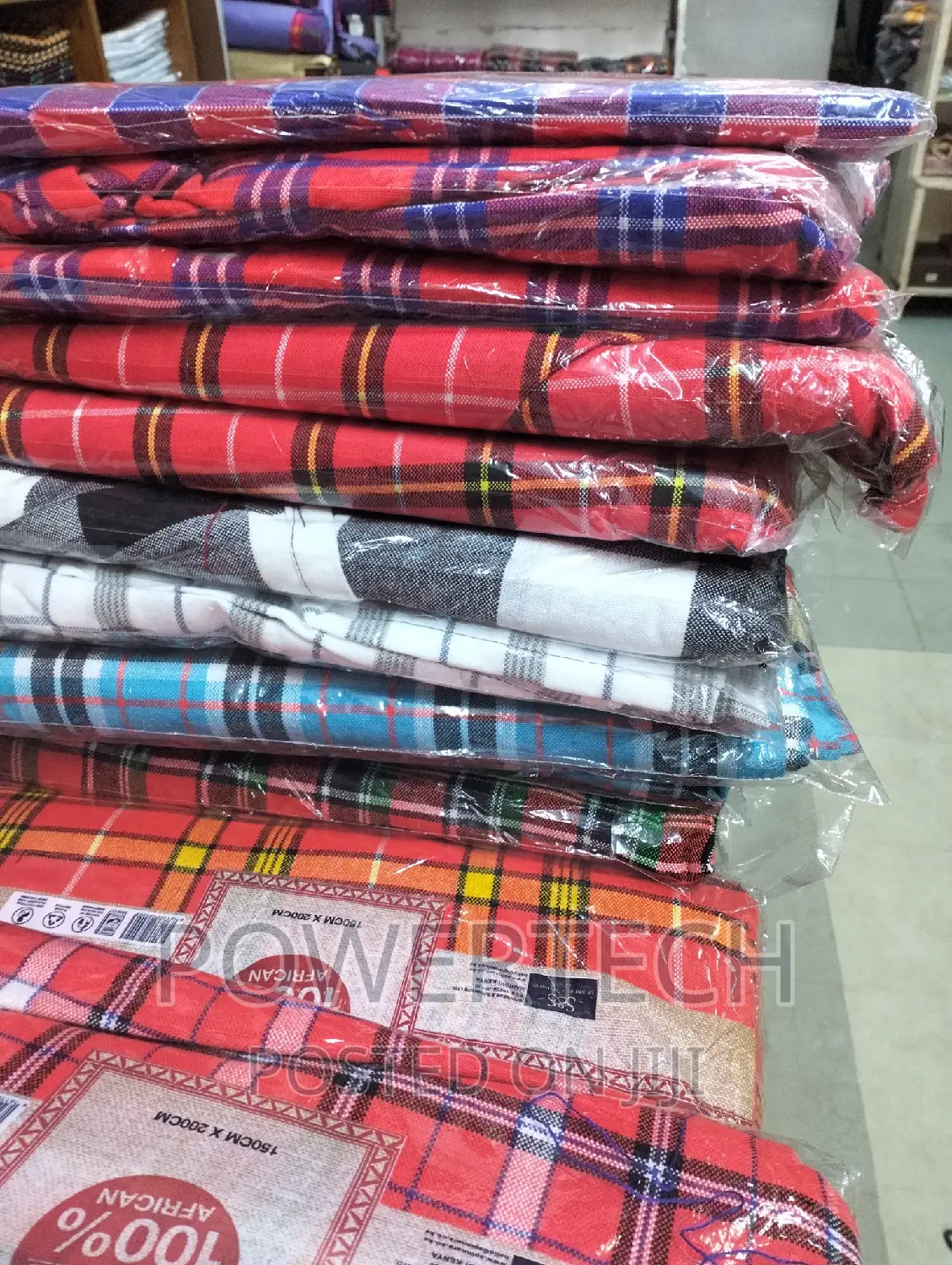 Maasai Shuka Throw Blanket
✓/ Traditional African Shuka