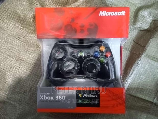 Xbox 360 Black Wired Controller Pad - main view