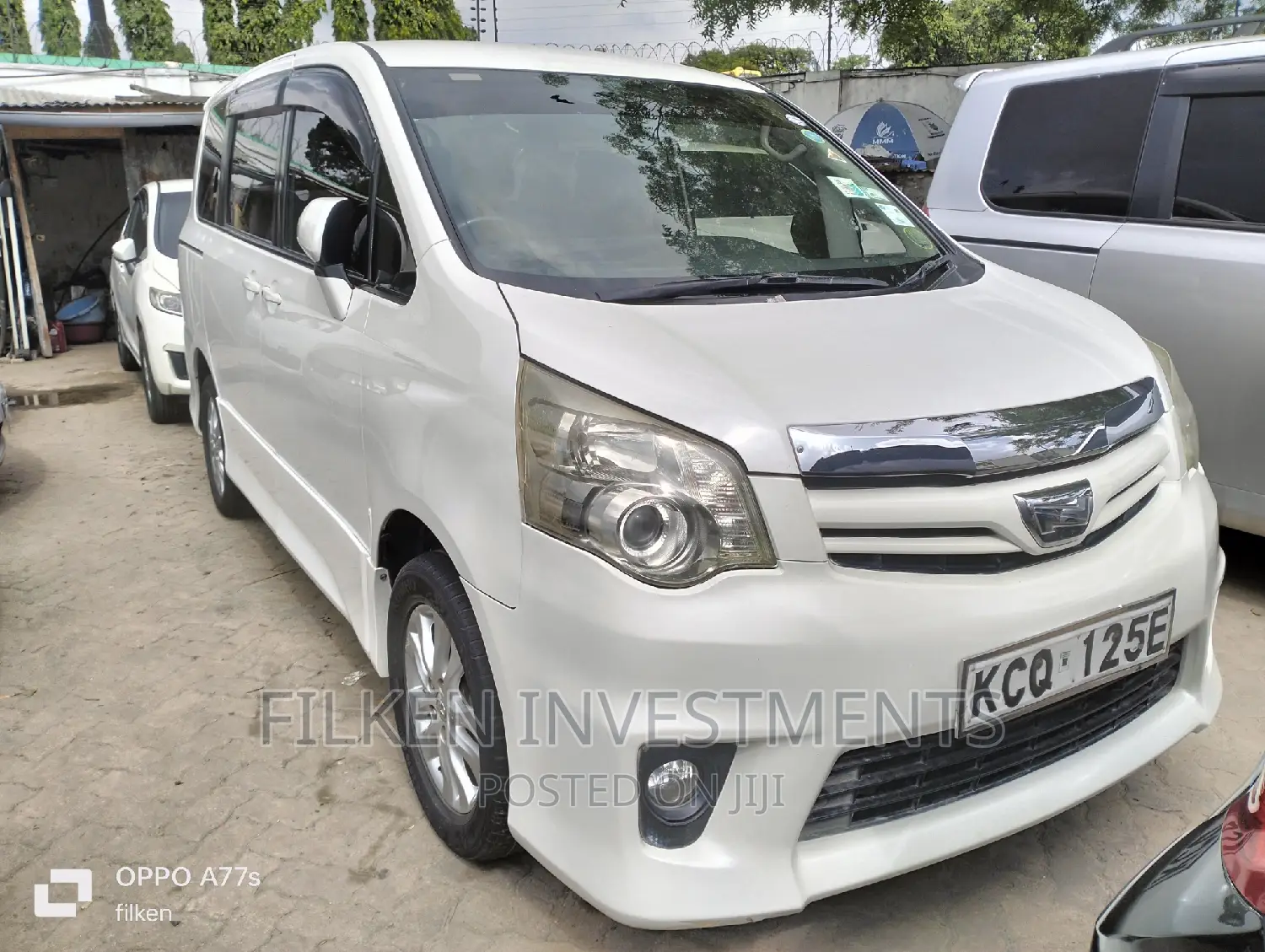 Toyota Noah 2.0 143hp FWD (7 Seater) 2009 White