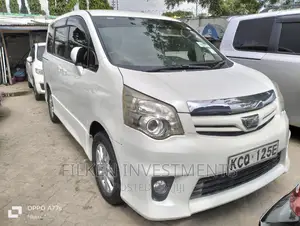 Toyota Noah 2.0 143hp FWD (7 Seater) 2009 White