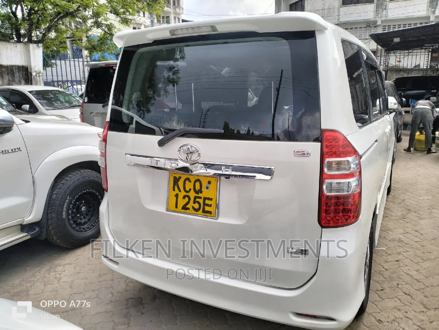 Toyota Noah 2.0 143hp FWD (7 Seater) 2009 White