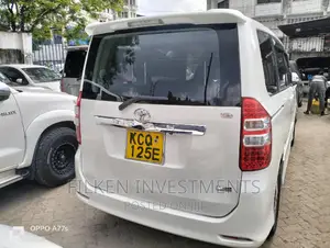 Toyota Noah 2.0 143hp FWD (7 Seater) 2009 White