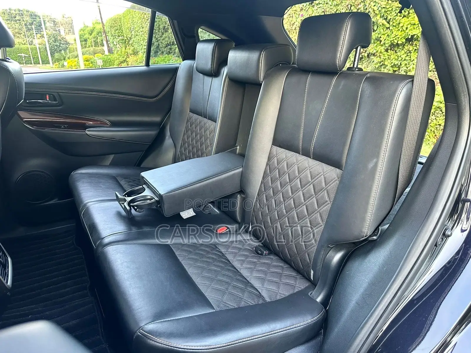 Toyota Harrier 2.0 2016 Black