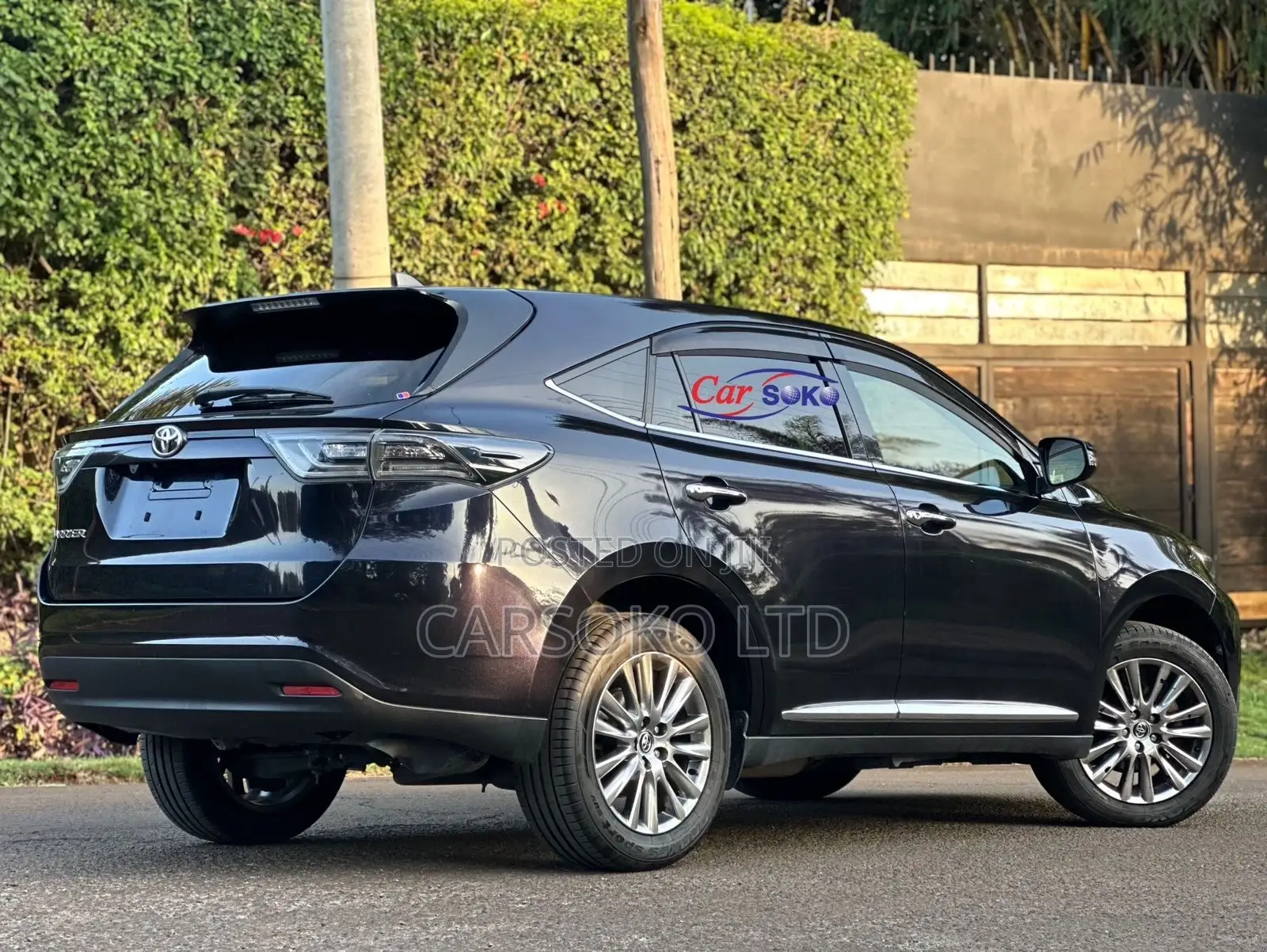Toyota Harrier 2.0 2016 Black