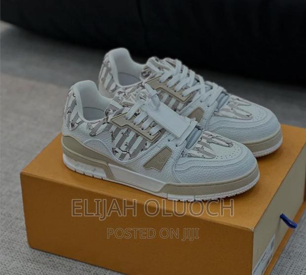 Louice Vuitton Sneakers - thumbnail 3