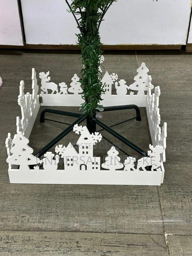 Christmas Tree Stitching Fence Decor - main view