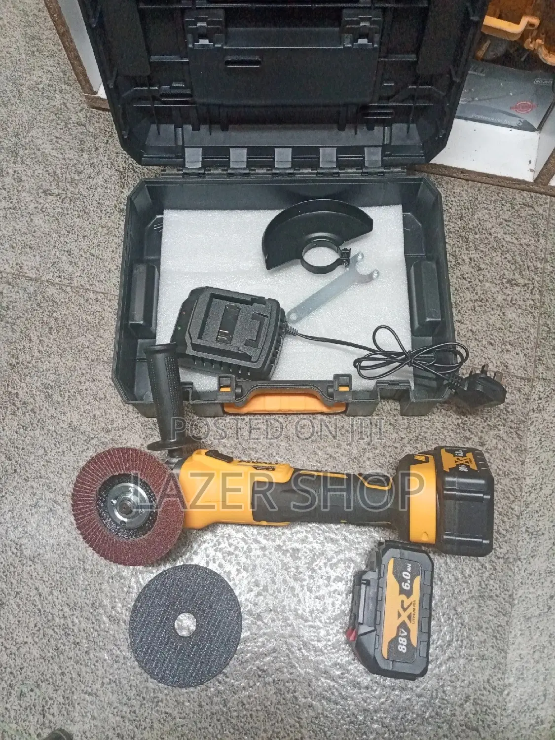 Cordless Grinder With Accessories