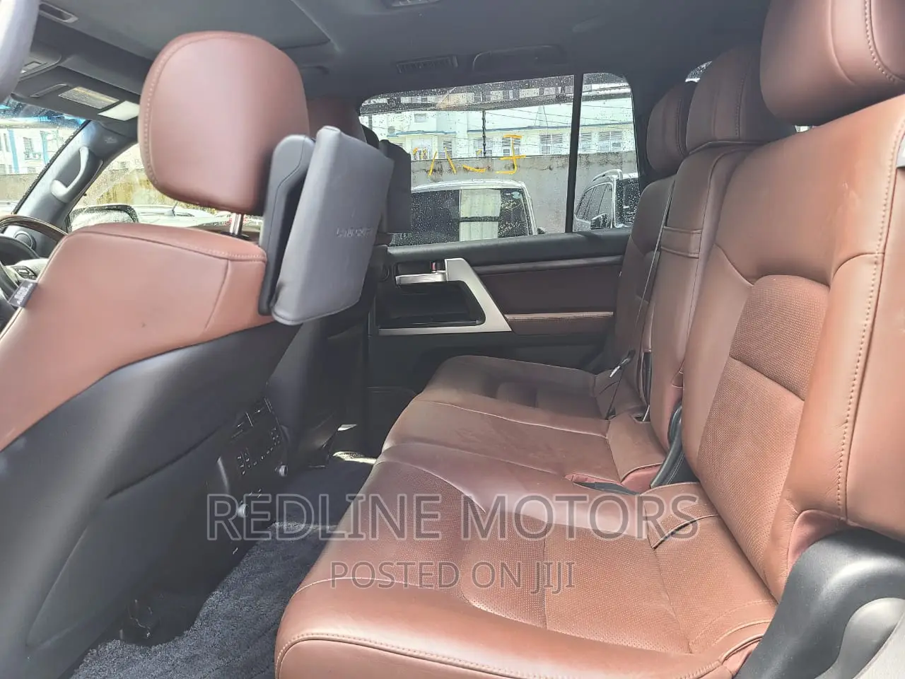 Toyota Land Cruiser 4.6 V8 AX 2017 Silver