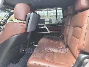 Toyota Land Cruiser 4.6 V8 AX 2017 Silver