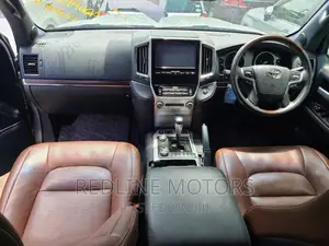 Toyota Land Cruiser 4.6 V8 AX 2017 Silver
