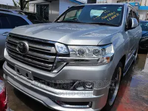 Toyota Land Cruiser 4.6 V8 AX 2017 Silver