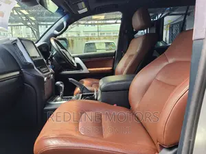Toyota Land Cruiser 4.6 V8 AX 2017 Silver