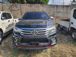 Toyota Hilux 2016 Black