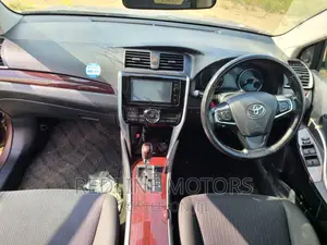 Toyota Premio 1.8 AWD 2016 Gold