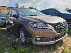 Toyota Premio 1.8 AWD 2016 Gold