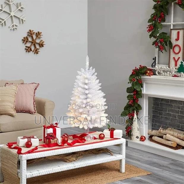 White Pine Merry Christmas Tree - main view