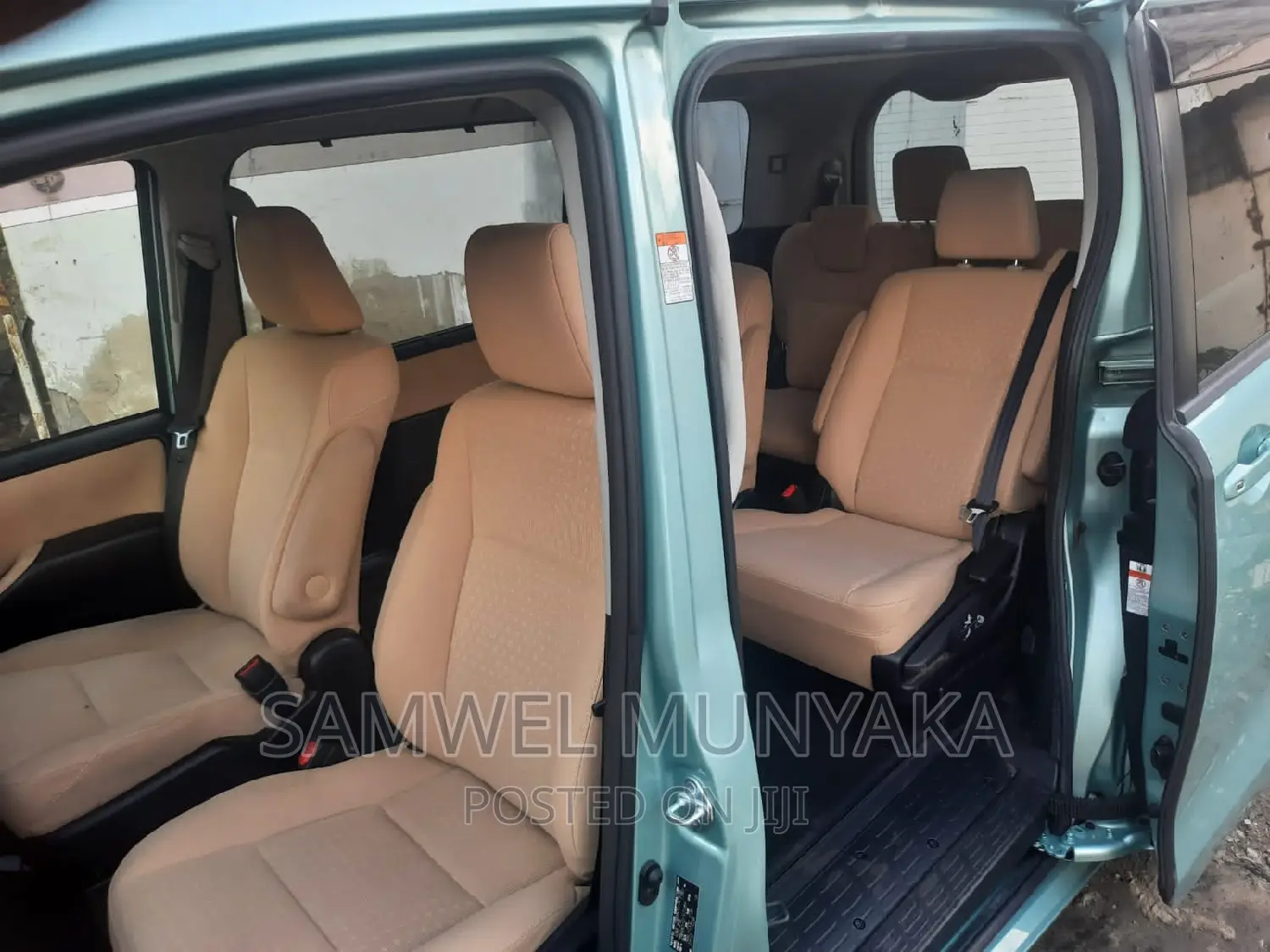 Toyota Noah 1.8 FWD Hybrid (7 seater) 2016 Blue