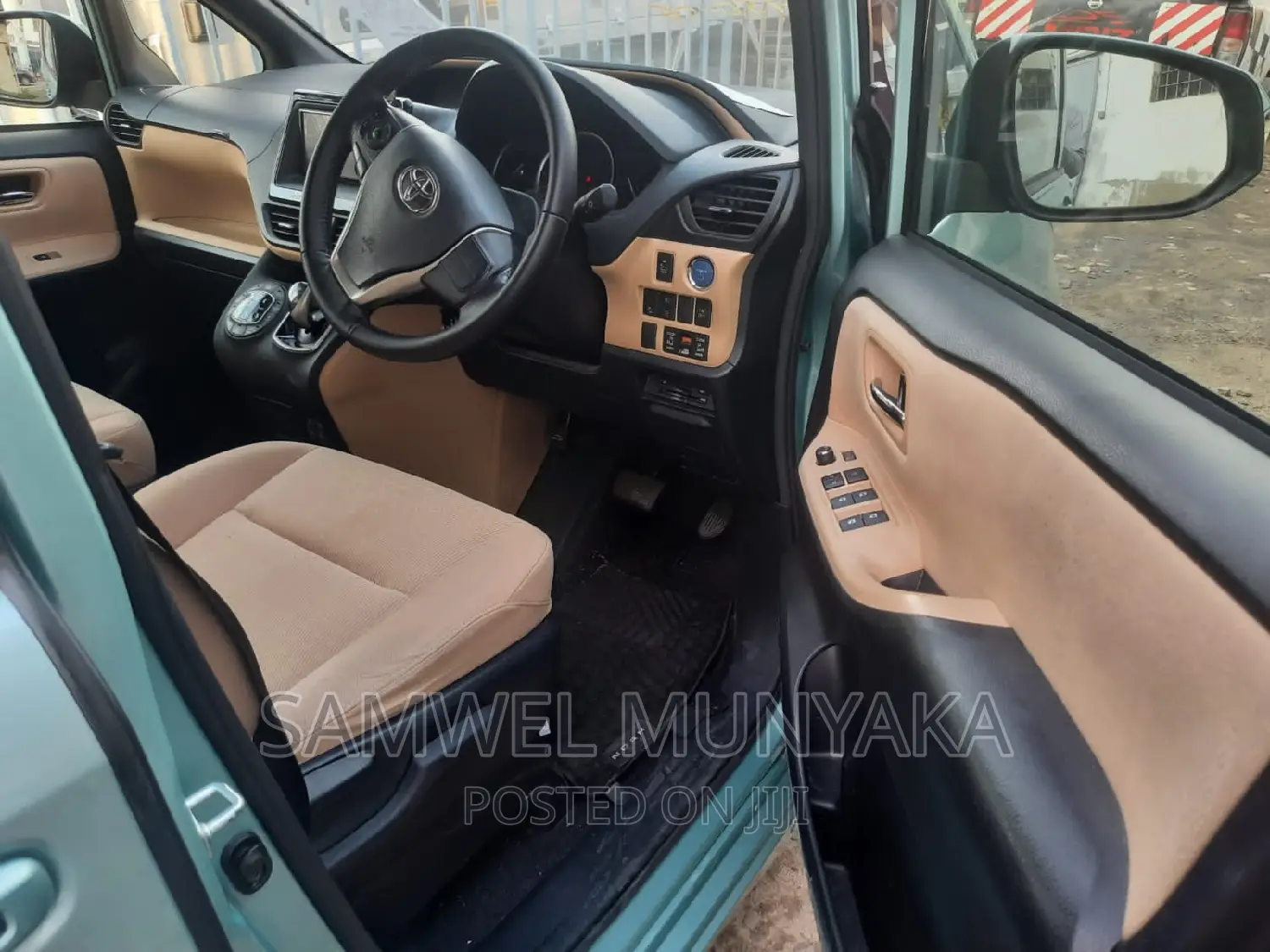 Toyota Noah 1.8 FWD Hybrid (7 seater) 2016 Blue