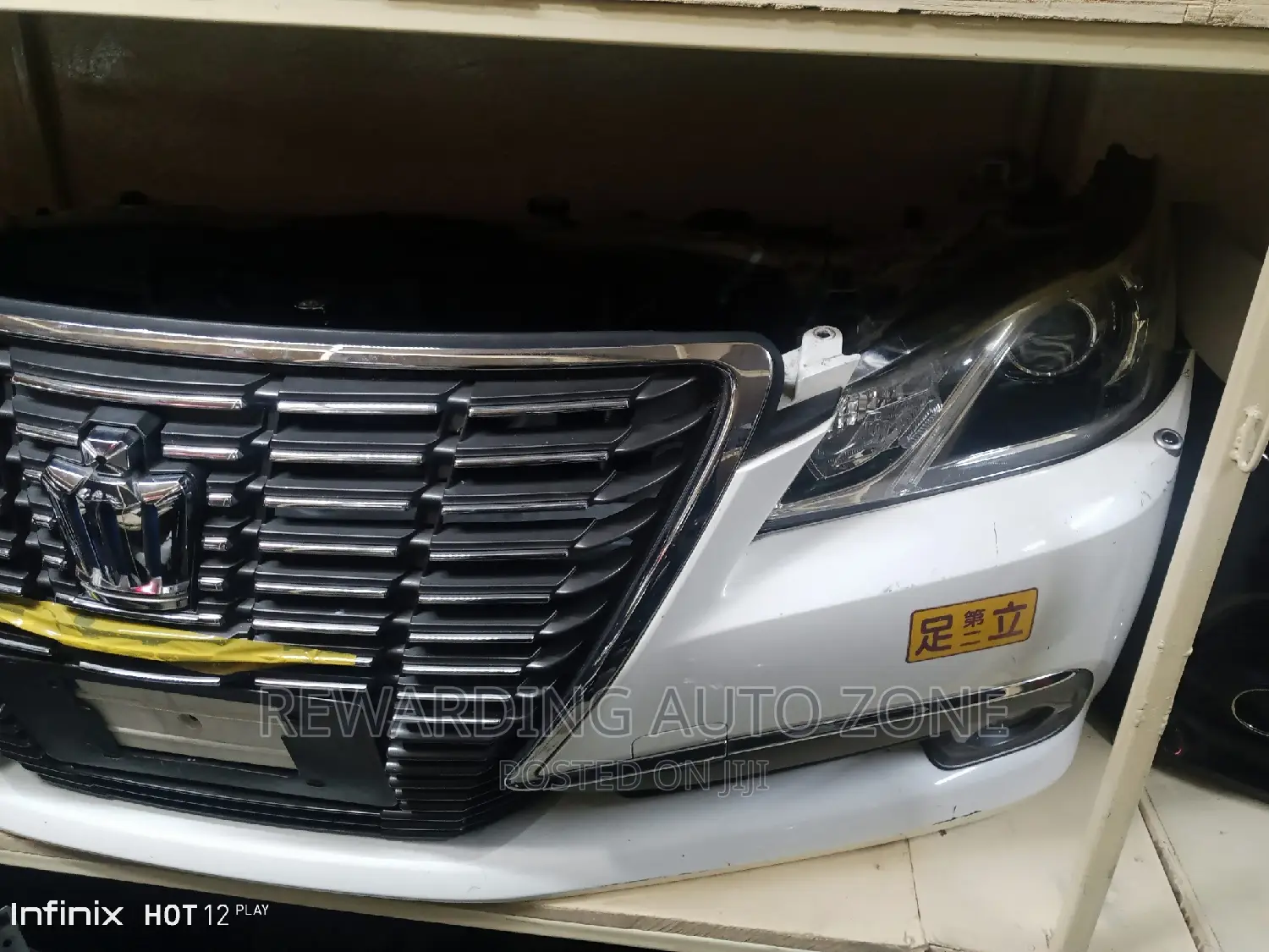 Toyota Crown Royal 2014 Nosecut Complete.