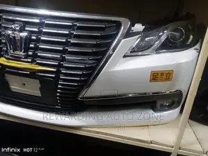 Toyota Crown Royal 2014 Nosecut Complete.