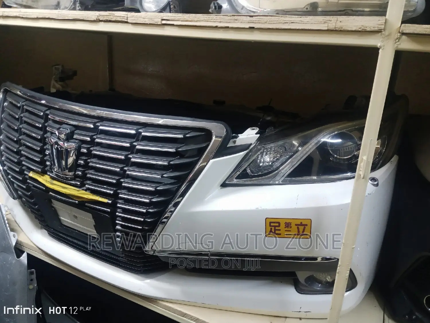 Toyota Crown Royal 2014 Nosecut Complete.