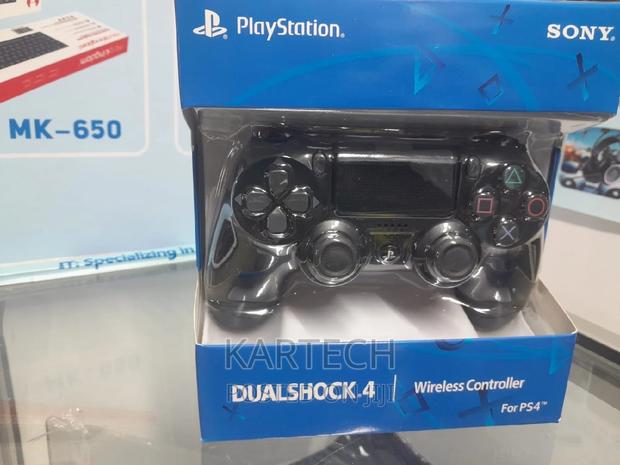 Sony Dualshock 4 Wireless Controller - main view