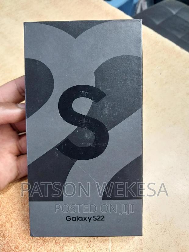 New Samsung Galaxy S22 5G 128 GB Green - main view