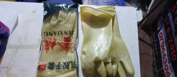 Medium Duty Hand Gloves - thumbnail 2