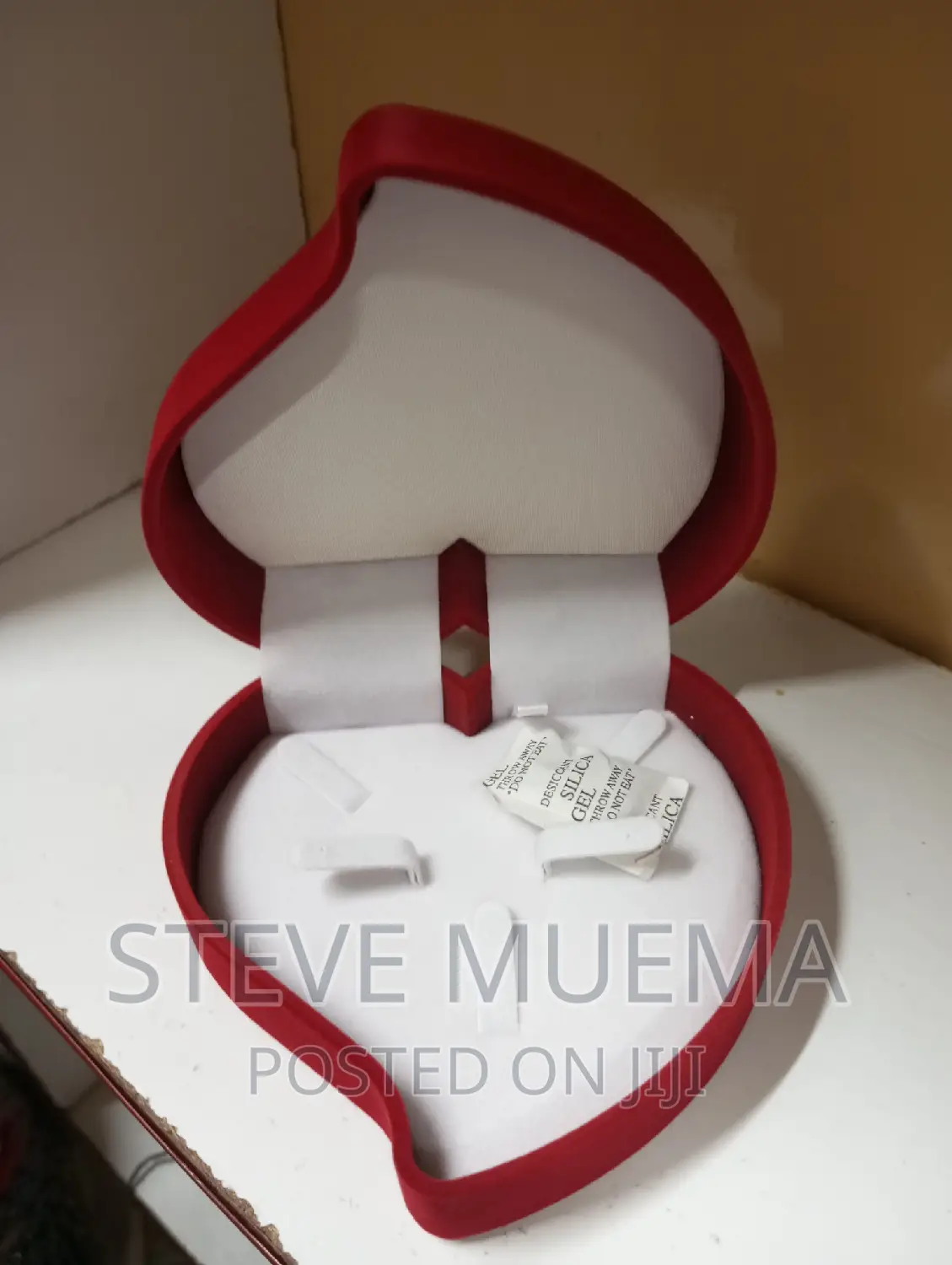 Gift Velvet Box.