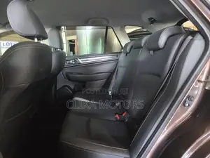 Subaru Outback 2.5i Premium AWD 2017 Gold
