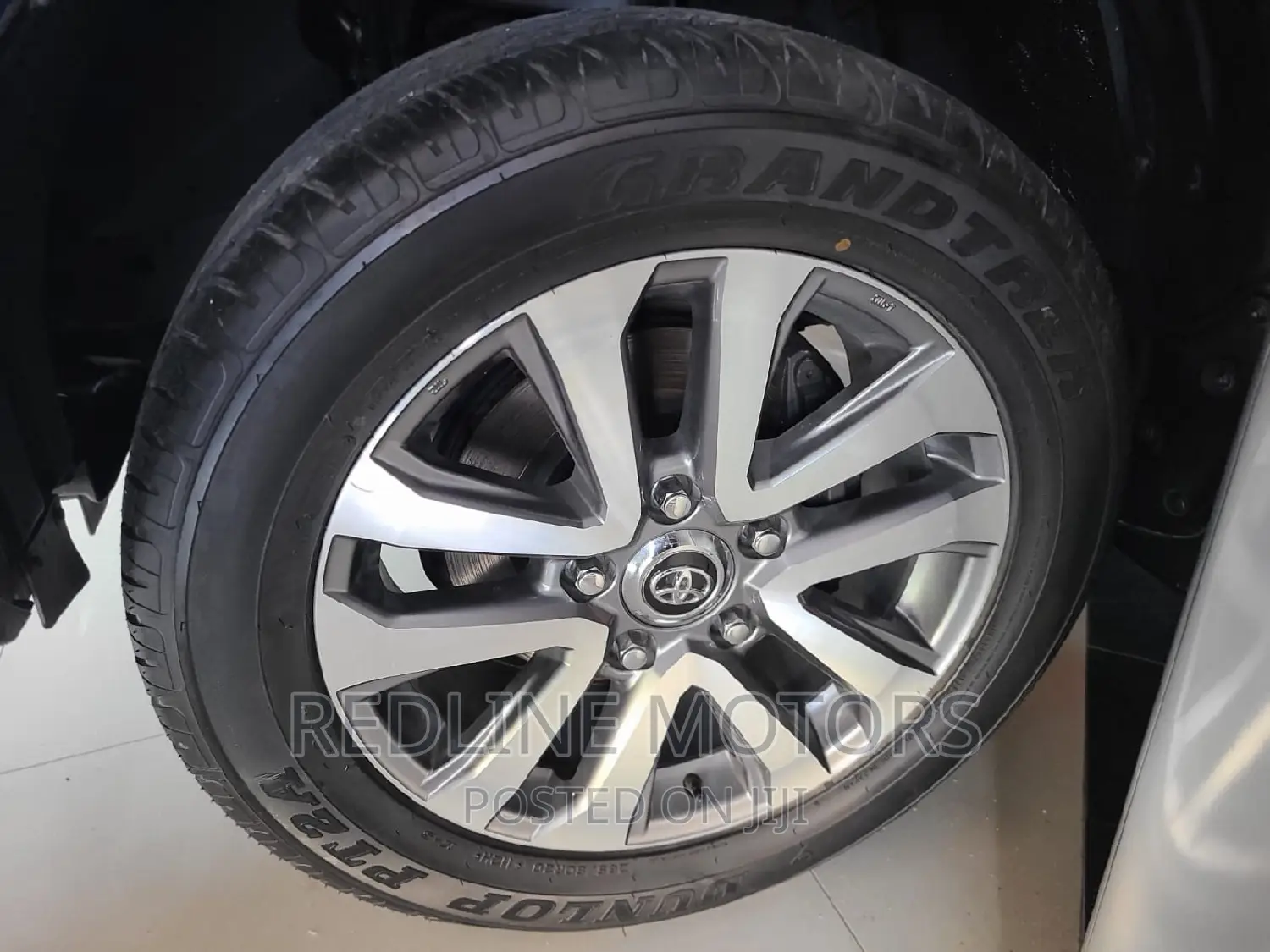Toyota Land Cruiser 4.6 V8 AX 2016 Black
