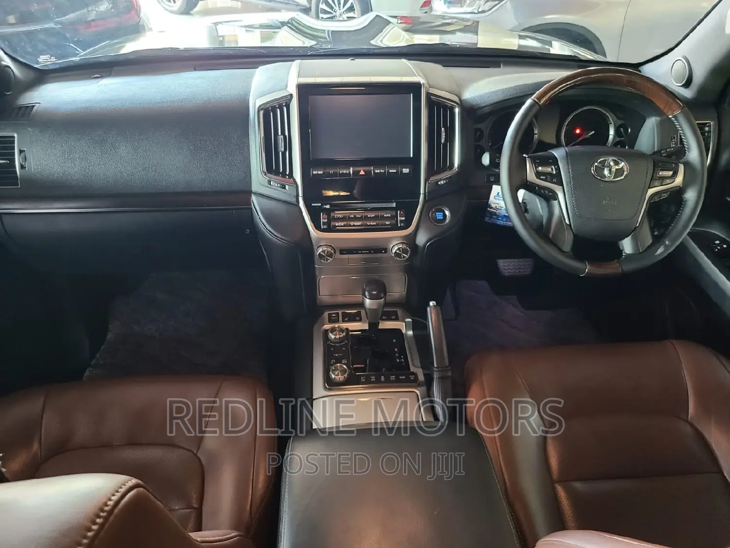 Toyota Land Cruiser 4.6 V8 AX 2016 Black