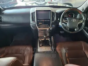 Toyota Land Cruiser 4.6 V8 AX 2016 Black