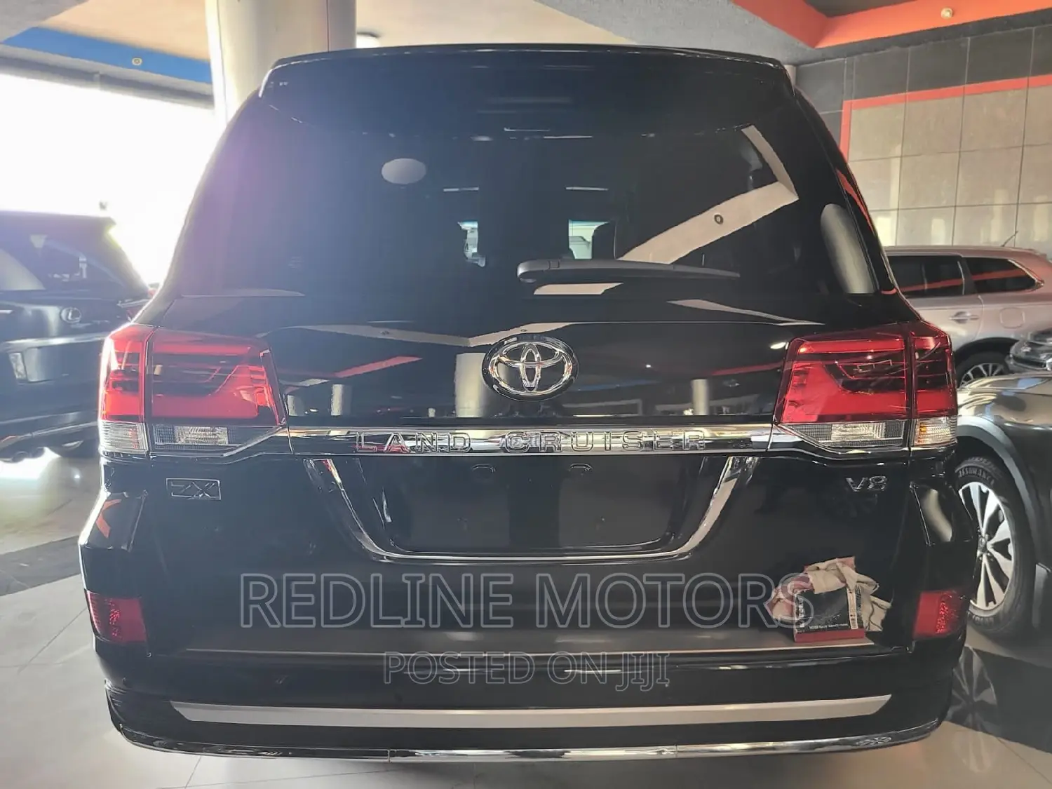 Toyota Land Cruiser 4.6 V8 AX 2016 Black