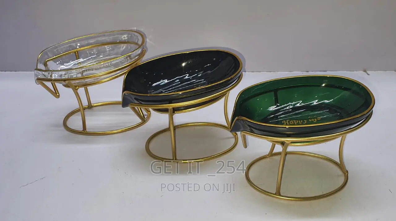 45 Degree Slanted Self Draining Soap Dish With a Golden Sta