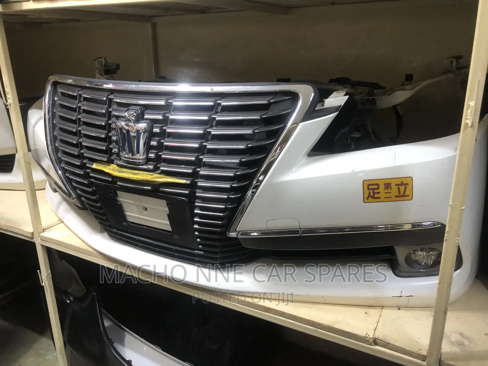 Toyota Crown Royal 2015 Nosecut