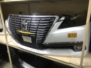 Toyota Crown Royal 2015 Nosecut