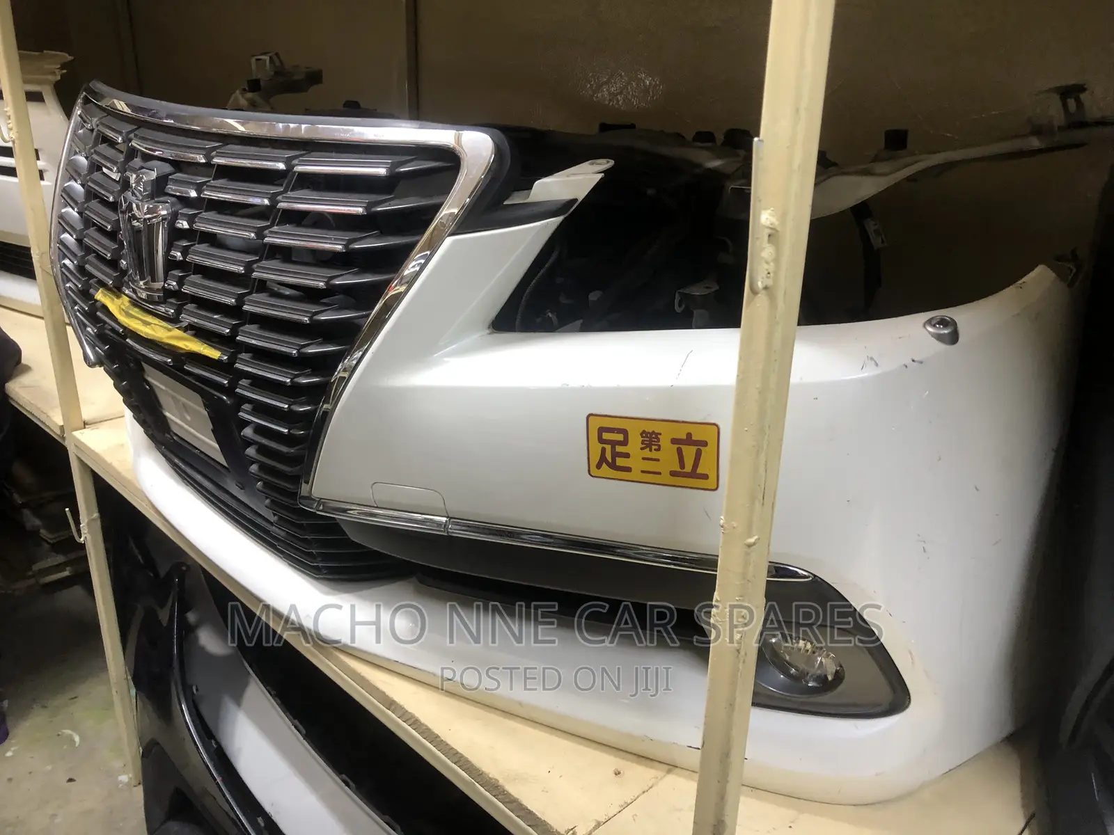 Toyota Crown Royal 2015 Nosecut