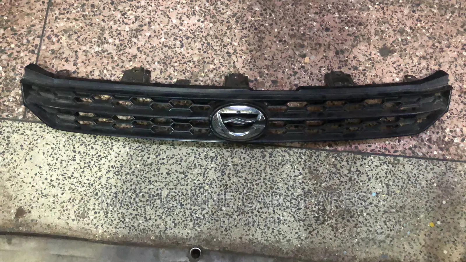 Toyota Rumion 2012 Grill