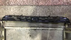 Toyota Rumion 2012 Grill