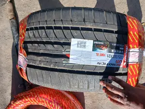 325/30 R 21 Roadax Tyres