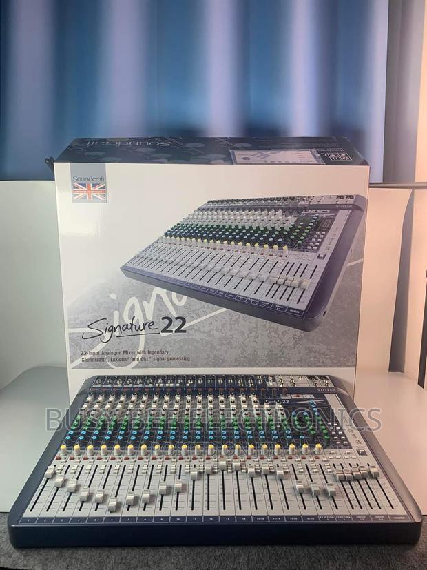 Soundcraft Signature 22 Channel Plain Mixer - main view