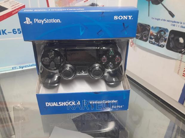 Sony Dualshock 4 Gamepad Wireless Controller - main view