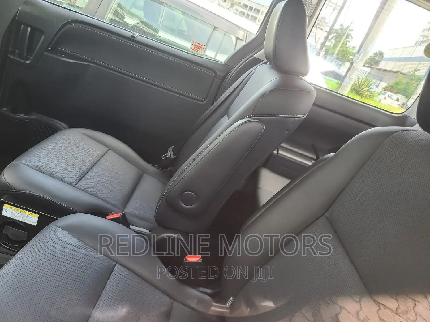 Toyota Esquire 2.0 AWD (8 seater) 2016 Black