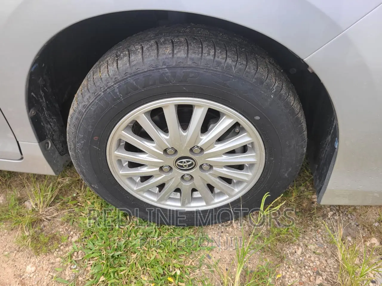 Toyota Noah 1.8 FWD Hybrid (7 seater) 2016 Silver